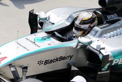 El segundo lugar de la clasificación Lewis Hamilton, Mercedes AMG F1 W06 en parc ferme