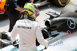 El segundo lugar de la clasificación Lewis Hamilton, Mercedes AMG F1 W06 en parc ferme