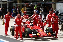 Себастьян Феттель, Ferrari SF15-T в боксах