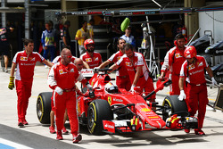 Себастьян Феттель, Ferrari SF15-T в боксах