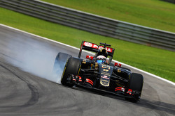 Ромен Грожан, Lotus F1 E23 блокирует колеса на торможении