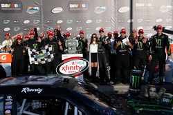 Winner Kyle Busch, Joe Gibbs Racing Toyota