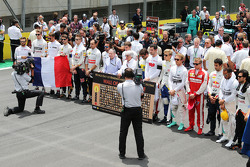 The grid observes a minutes silence for World Day of Remembrance for Road Traffic Victims and the victims of the Paris terrorist attacks