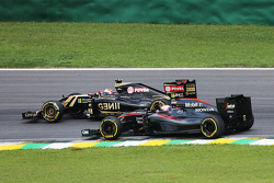 Romain Grosjean, Lotus F1 E23 and Jenson Button, McLaren MP4-30 battle for position