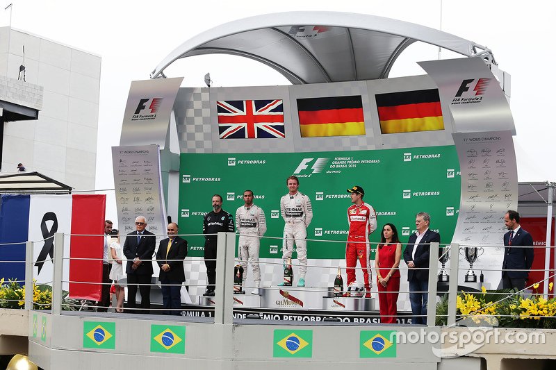 Podium : le vainqueur Nico Rosberg, Mercedes AMG F1 W06, avec le deuxième, Lewis Hamilton, Mercedes AMG F1 W06 et le troisième, Sebastian Vettel, Ferrari