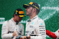 Льюис Хэмилтон, Mercedes AMG F1 празднует второе место