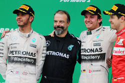 Подиум: победитель гонки - Нико Росберг, Mercedes AMG F1 W06, второе место - Льюис Хэмилтон, Mercede