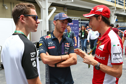 Stoffel Vandoorne, pilote d'essais et de réserve McLaren avec Pierre Gasly, pilote d'essais Red Bull Racing et Esteban Gutierrez, pilote d'essais et de réserve Ferrari