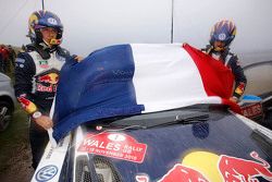 Sébastien Ogier et Julien Ingrassia, Volkswagen Polo WRC, Volkswagen Motorsportavec le drapeau français en hommage aux victimes des attentas de Paris