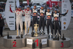Podium: Sébastien Ogier et Julien Ingrassia, Volkswagen Motorsport (vainqueurs), Kris Meeke et Paul Nagle, Citroën World Rally Team (2e), Andreas Mikkelsen et Ola Floene, Volkswagen Motorsport (3e)