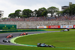 Nico Rosberg, Mercedes AMG F1 W06 at the start of the race