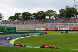 Sebastian Vettel, Ferrari SF15-T, beim Start