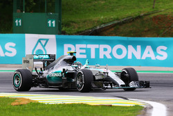 Победитель гонки - Нико Росберг, Mercedes AMG F1 W06 празднует после окончания гонки