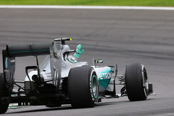 Победитель гонки - Нико Росберг, Mercedes AMG F1 W06 празднует после окончания гонки