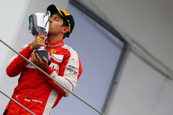 Sebastian Vettel, Ferrari, feiert Platz 3 auf dem Podium
