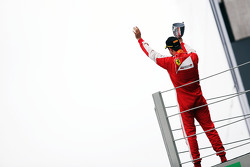 Sebastian Vettel, Ferrari, feiert Platz 3 auf dem Podium