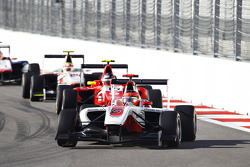 Esteban Ocon, ART Grand Prix devant Emil Bernstorff, Arden International