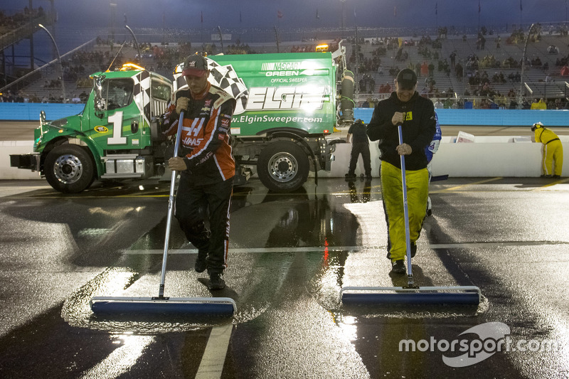 Crews dry the pitlane