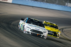 Greg Biffle, Roush Fenway Racing Ford and Carl Edwards, Joe Gibbs Racing Toyota