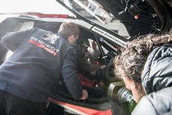 De Peugeot 2008 DKR15+ van Romain Dumas en François Borsotto