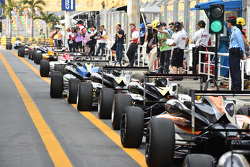 Pit lane atmosphere