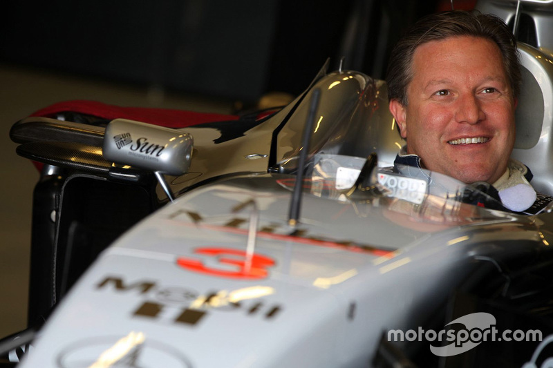 Zak Brown dans une McLaren de 2001