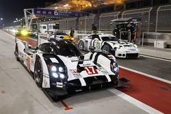 #17 Porsche Team Porsche 919 Hybrid: Timo Bernhard, Mark Webber, Brendon Hartley