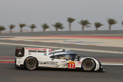 #17 Porsche Team Porsche 919 Hybrid: Timo Bernhard, Mark Webber, Brendon Hartley
