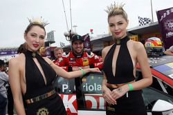 Grid girls con Pepe Oriola, SEAT Leon, Team Craft-Bamboo LUKOIL