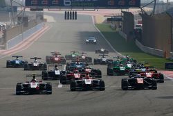 Start: Marvin Kirchhofer, ART Grand Prix, avanti a Esteban Ocon, ART Grand Prix e Luca Ghiotto, Trid