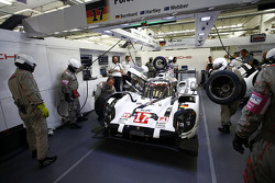 #17 Porsche Team Porsche 919 Hybrid: Timo Bernhard, Mark Webber, Brendon Hartley