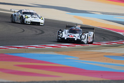 #17 Porsche Team Porsche 919 Hybrid: Timo Bernhard, Mark Webber, Brendon Hartley