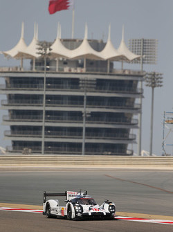 #17 Porsche Team Porsche 919 Hybrid: Timo Bernhard, Mark Webber, Brendon Hartley