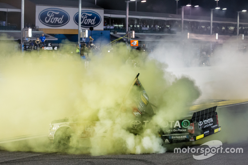Erik Jones holt den Truck-Titel