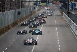 Départ : Felix Rosenqvist, Prema Powerteam Dallara Mercedes-Benz mène