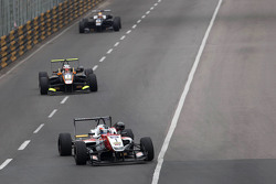 Felix Rosenqvist, Prema Powerteam Dallara Mercedes-Benz mène