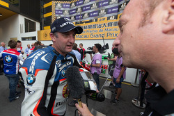 3. Michael Rutter mit der Presse