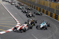 Départ : Felix Rosenqvist, Prema Powerteam Dallara Mercedes-Benz mène