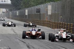 Santino Ferrucci, Mücke Motorsport Dallara Mercedes-Benz and Arjun Maini, Three Bond with T-Sport Dallara Tomei