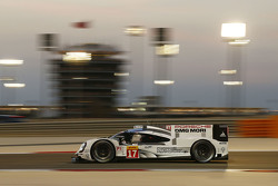 #17 Porsche Team Porsche 919 Hybrid: Timo Bernhard, Mark Webber, Brendon Hartley