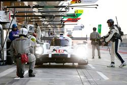 #18 Porsche Team Porsche 919 Hybrid: Romain Dumas, Neel Jani, Marc Lieb