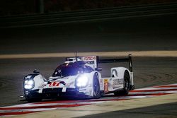 #17 Porsche Team Porsche 919 Hybrid: Timo Bernhard, Mark Webber, Brendon Hartley