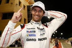 2015 kampioen Mark Webber viert feest