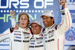 2015 kampioenen Mark Webber, Brendon Hartley, Timo Bernhard, Porsche Team