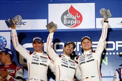 Podium: winnaars Romain Dumas, Neel Jani, Marc Lieb, Porsche Team