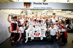 Les champions 2015 : Mark Webber, Brendon Hartley, Timo Bernhard, Porsche Team