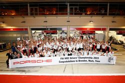 Juara 2015 Mark Webber, Brendon Hartley, Timo Bernhard, Porsche Team