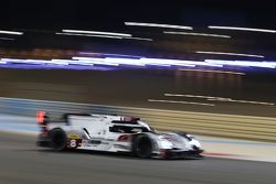 #8 Audi Sport Team Joest Audi R18 e-tron quattro: Lucas di Grassi, Loic Duval, Oliver Jarvis