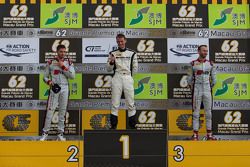 Podio: ganador Maro Engel, Mercedes AMG Driving Academy, segundo lugar Edoardo Mortara, Audi Sport T