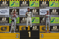 Podium: le vainqueur Maro Engel, Mercedes AMG Driving Academy, le deuxième Edoardo Mortara, Audi Sport Team Phoenix, le troisième René Rast, Audi Sport Team WRT